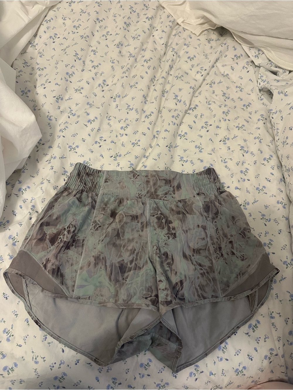 Lululemon Light Gray Print Women's Running Shorts